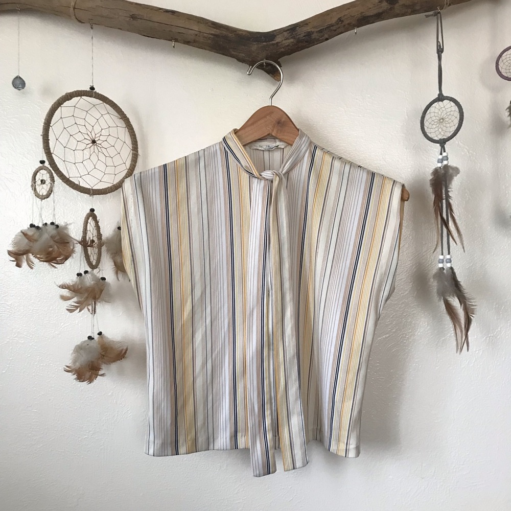 Vintage 80’s cropped cap sleeve tie neck top